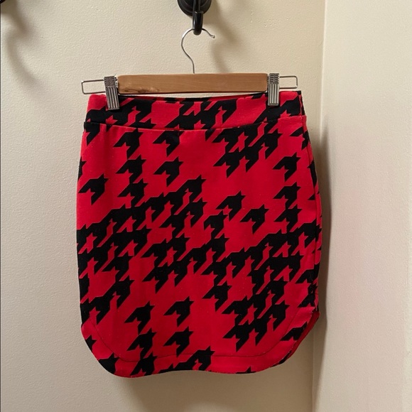 Red and black skirt size S - Picture 2 of 4